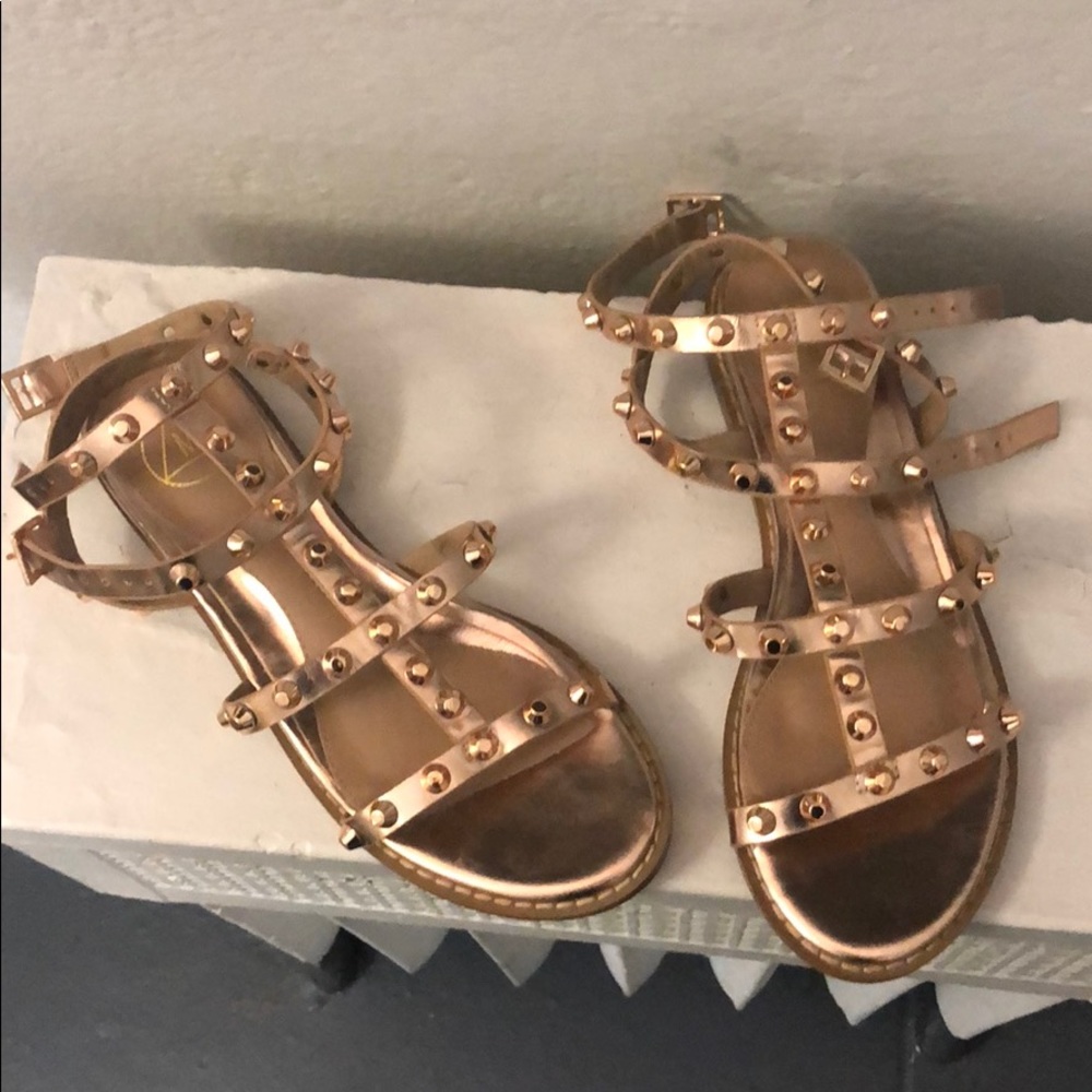 ROSE GOLD MISSGUIDED SANDALS ✨♥️